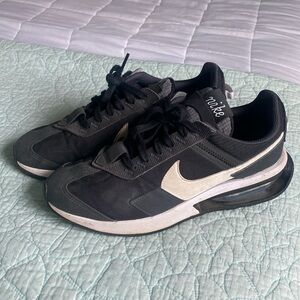 Men’s Nike air size 9.5 sneaker
